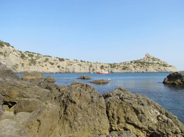 Güzel deniz manzaraları. Su ve rock