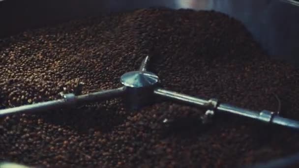 Mixing of roasted coffee. Partial removal of bad grains. The roasted coffee beans got on the mixer sorting by a professional machine. Slow motion. — Stock Video