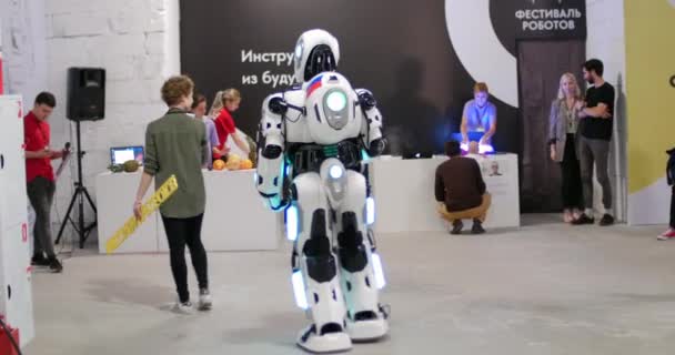Roboterturnier, Robotik-Ausstellung-25. Oktober 2018: Russland, Wolgograd 25.10.2018 — Stockvideo