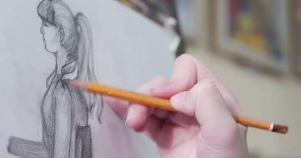 Une Jeune Belle Artiste Féminine Est Dans Studio Art Assise — Video