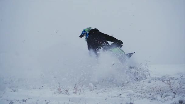 Volgogrado 2019. Concepto de deporte, recreación saludable. Quad Ciclismo en la nieve . — Vídeos de Stock