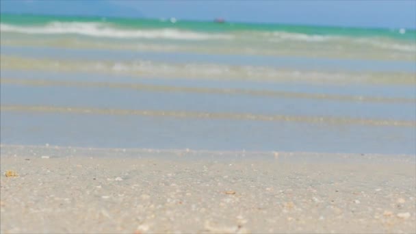 Surface de l'eau de mer, texture de l'eau de mer, nature, station balnéaire, vacances en mer fond vidéo HD complet. Mer, paysage marin, océan, nature. Paysage marin idyllique : eau propre, vagues, ciel bleu, horizon . — Video