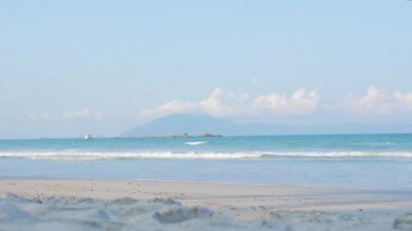 Deniz su yüzeyi, deniz su doku, Doğa, resort, deniz tatil tam hd video arka plan. Deniz, deniz manzarası, okyanus, Doğa arka plan. Pastoral deniz manzarası: temiz su, dalgalar, mavi gökyüzü, ufuk.