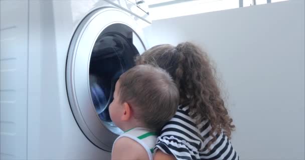 Cute Child Looks Inside the Washing Machine. Cylinder Spinning Machine. Concept Laundry Washing Machine, Industry Laundry Service. — Stock Video