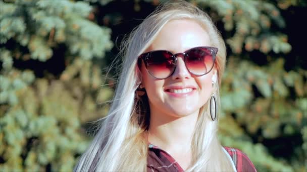 Close-Up Portrait of European Beautiful Cute Blonde in with Sunglass Young Woman or Cheerful Girl Looking in The Camera, Blowing Wind Hair the Wind , Slow Motion. — Stock Video