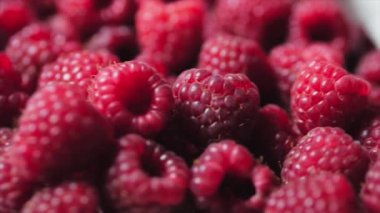 Berry'yi kapat. Taze, Sulu Ahududu Arka Plan, Olgun. Makro Kırmızı Ahududu Meyve. Gıda Dackground olarak Taze Ahududu Meyveler. Sağlıklı Gıda Organik Beslenme.