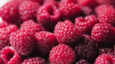 Berry'yi kapat. Taze, Sulu Ahududu Arka Plan, Olgun. Makro Kırmızı Ahududu Meyve. Gıda Dackground olarak Taze Ahududu Meyveler. Sağlıklı Gıda Organik Beslenme.