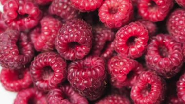 Yakın Rotasyon Loopable Berry. Taze, Sulu Ahududu Arka Plan, Olgun. Makro Kırmızı Ahududu Meyve. Gıda Dackground olarak Taze Ahududu Meyveler. Sağlıklı Gıda Organik Beslenme.