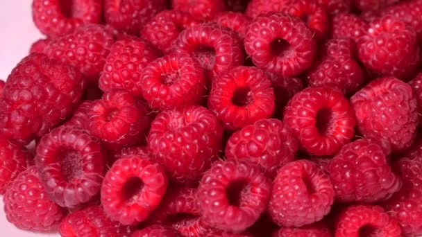 Close Up Rotation Loopable Raspberry Свежий, сочный малиновый фон, спелый. Фрукты макро-красной малины. Фрукты малины как пищевой придаток. Здоровое питание органических продуктов питания . — стоковое видео