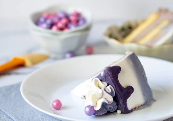 Kuchen mit Sahne — Stockfoto