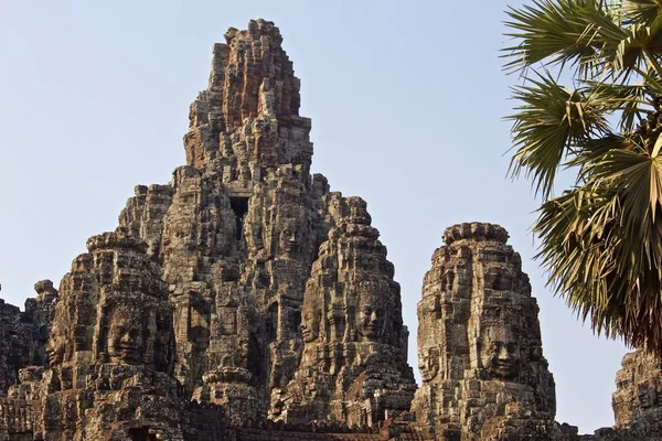 Taş oymalar Buda yüz üzerinde Bayon Tapınağı'nda tarihi Angkor Wat, Cambodia