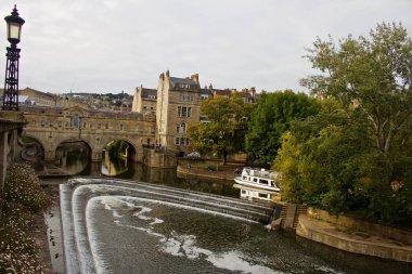 Bath İngiltere gidiş Avon nehri görünümünü
