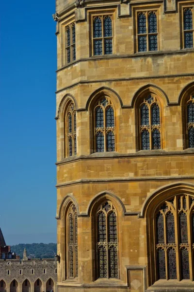 Gelber Stein Und Fenster Der Burg — Stockfoto