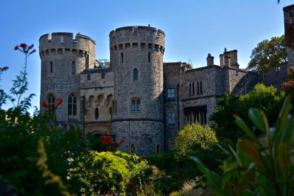 Castelo Windsor Com Flores Primeiro Plano — Fotografia de Stock