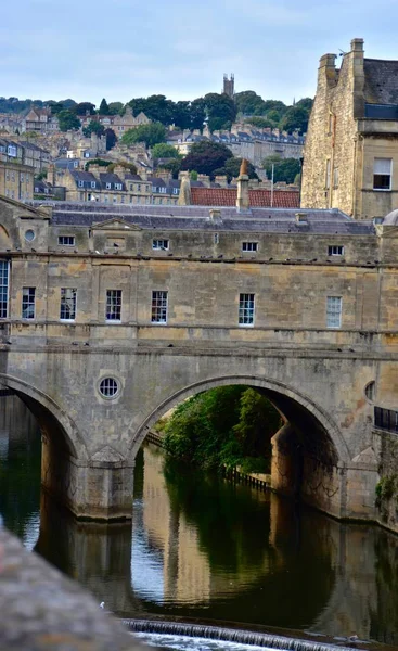 Ponte Sobre Água Calma Bath Reino Unido — Fotografia de Stock