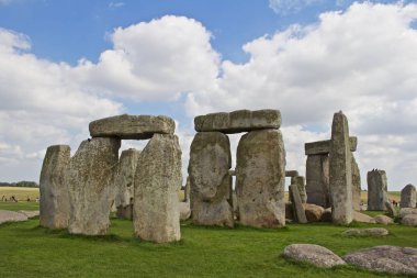Bulutlu bir Yaz Gününde Stonehenge Rocks