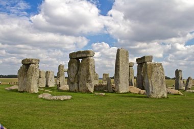 Bulutlu bir Yaz Gününde Stonehenge Rocks