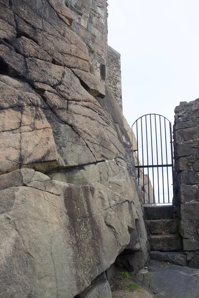 Lone Black Iron Gate Stone Castle Leading Skyline — Stock Photo, Image