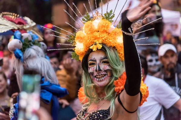 メキシコシティ-メキシコ/Circa 2019年10月:パレードの日- Desfile de catrinas — ストック写真