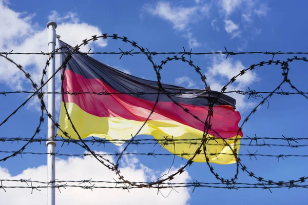 Німеччина Кордон Прапором Німеччини Колючого Дроту — стокове фото