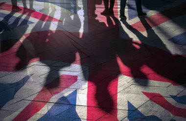 Halkın Gölgeleri ve İngiliz Bayrağı Büyük Britanya vatandaşları 