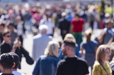 Bokeh arka plan bulanık insanlar olarak City halkının crowed