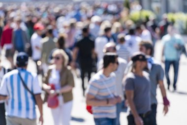 Bokeh arka plan bulanık insanlar olarak City halkının crowed