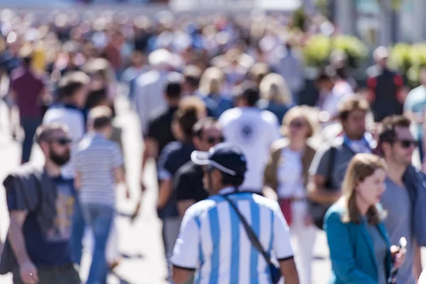 Bokeh arka plan bulanık insanlar olarak City halkının crowed