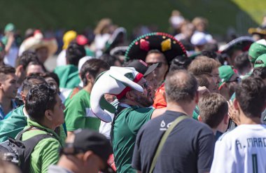 Moskova - Jun 16: Futbol taraftarları 2018 16 Haziran'da Dünya Kupası sırasında Moskova'da. Rusya 2018