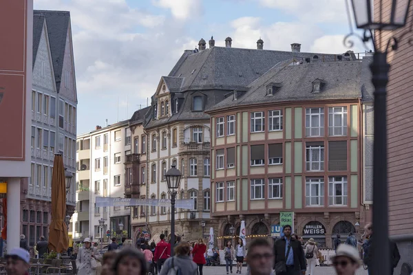 Frankfurt - Nisan 26: İnsanlar eski kesiminde tarihi: 26 Nisan tarihinde Frankfurt şehir. 2018 yılında Almanya