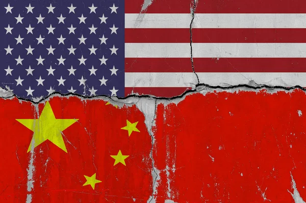 Usa Flag Flag China Crack Wall Conceptual Picture Economic Sanctions — Stok Foto