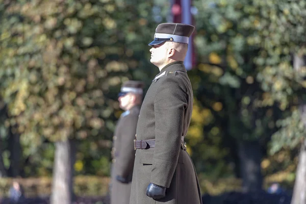 Żołnierze Pomnik Brivibas Piemineklis Łotewski Pomnik Wolności Rydze Października Łotwie — Zdjęcie stockowe