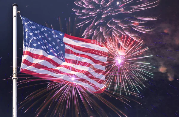 Bağımsızlık günü kutlamak için veya 4 Temmuz Bağımsızlık günü için havai fişek arka