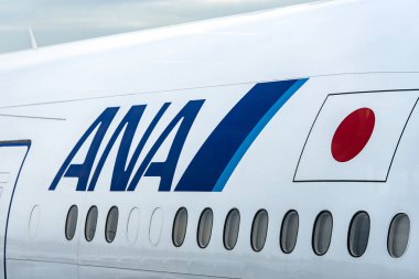 Tokyo - Mayıs 02: Tüm Nippon hava veya kısa Ana uçak Tokyo Narita Havaalanı üzerinde Mayıs 02. 2018 yılında Japonya