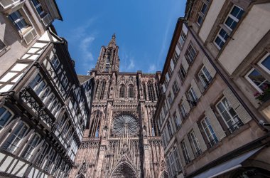Katedrali Notre Dame Strasbourg ve mavi gökyüzü, Strasbourg katedral kilise