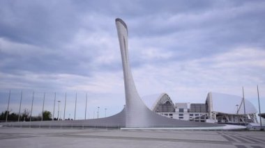 Soçi - Nis 28: 28 Nisan'da boş Olimpiyat Parkı ve Olimpiyat stadyumu Fisht Bahar Görünümü. Rusya'nın Adler Soçi Bölgesinde 2019