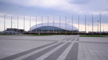 Soçi - Nis 28: 28 Nisan'da boş Olimpiyat Parkı ve Olimpiyat stadyumu Fisht Bahar Görünümü. Rusya'nın Adler Soçi Bölgesinde 2019