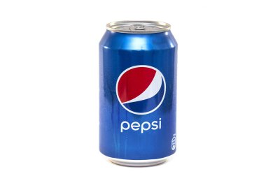 Berlin - Haziran 03: Pepsi veya Pepsi Cola İçecek Islak Kutu 03 Haziran'da Berlin'de beyaz Arka Plan izole. Almanya'da 2019