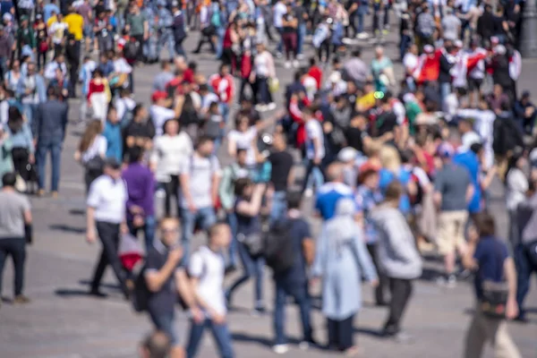 Arka Plan olarak kalabalık Insanların Bulanık Resim, Odak Dışında Yaz Günü İnsanlar Kalabalık Resmi