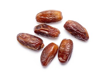 Beyaz Arka Plan'da izole edilmiş doğal tatlı Tarihler üst görünümü