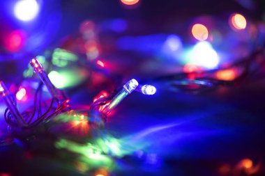 Noel ışıkları, siyah arka plan üzerinde parlayan Çelenkile Noel arka plan, Metin için alan