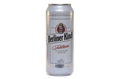Berlin - Ağu 10: Alman bira Berliner Kindl Beermat 10 Ağustos'ta Berlin'de beyaz arka plan izole. Almanya'da 2019