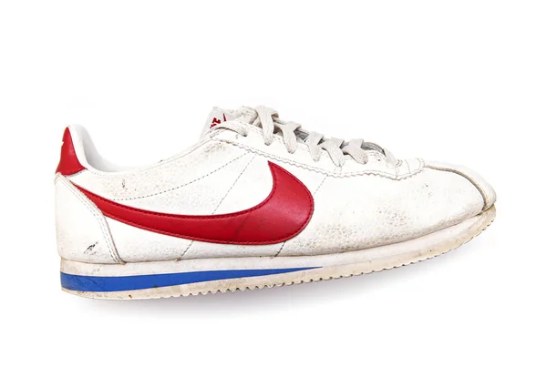 New York Okt Vintage Smutsiga Nike Sneakers Isolerad Vit Bakgrund — Stockfoto