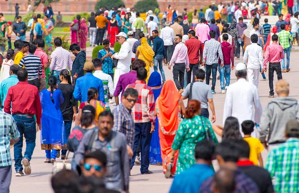 Agra Feb Crowd Indian People Walking City Park Warm Day — Stock Photo, Image