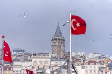 İstanbul, Galata kulesi ve kırmızı Türk bayrağı, Türkiye
