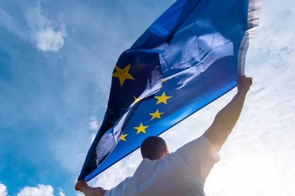 Hombre Con Bandera Bandera Unión Europea Imagen Conceptual — Foto de Stock