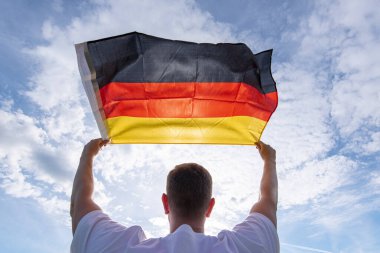 Alman Bayrağı taşıyan adam, konsept resim