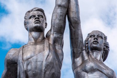 Anıt İşçisi ve Kolhoz Kadın ya da Rusya 'da Moskova' da Rabochiy i Kolkhoznitsa heykeli.