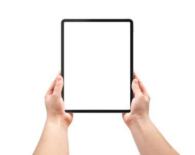 Boş ekran tabletiyle tutan kadın.