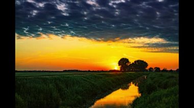 Wirowa nehrinde gün batımı, Roztocze, Lubelskie, Polonya.